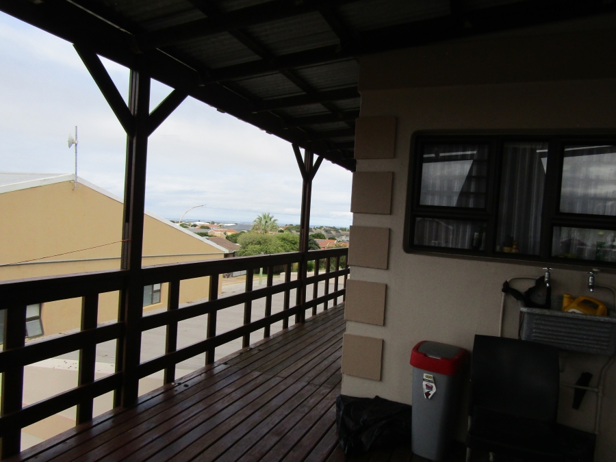 8 Bedroom Property for Sale in Wavecrest Eastern Cape